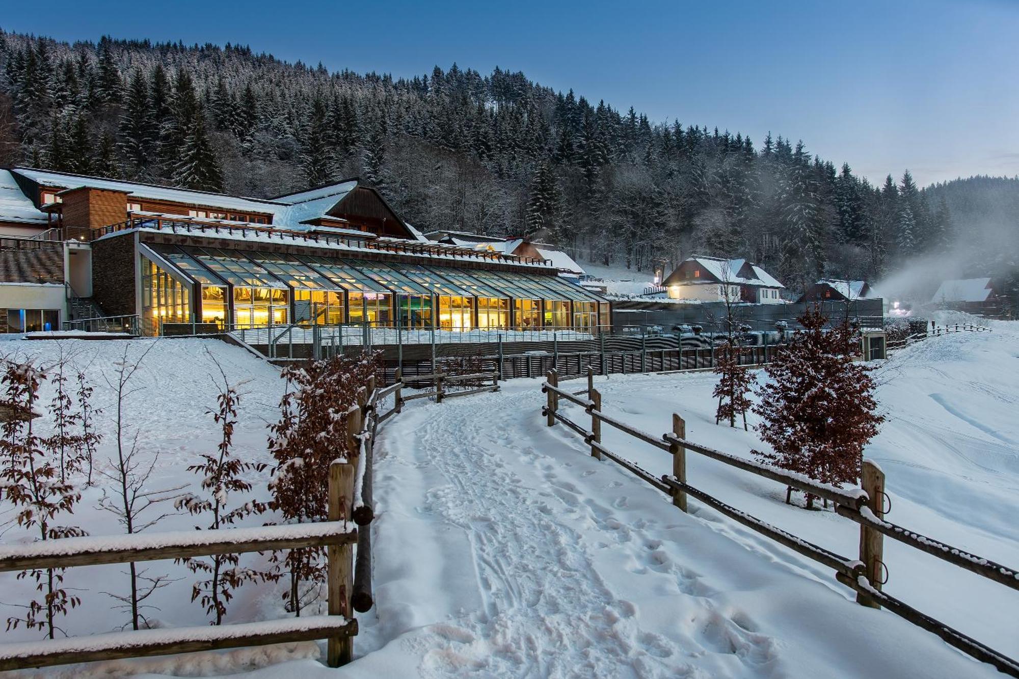 Wellness Hotel Horal, Велке Карловіце Екстер'єр фото